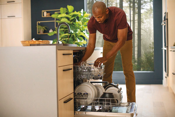 Who Fixes Dishwashers? Here’s Who to Call