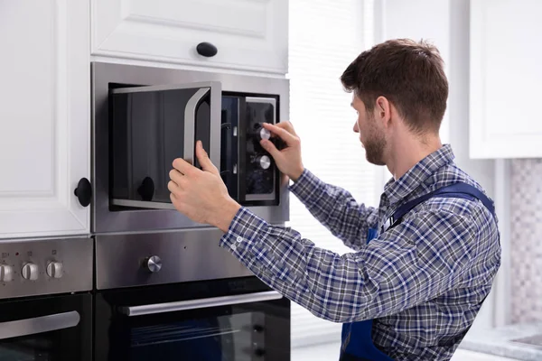 Why Your Microwave Won’t Turn Off and How to Fix It